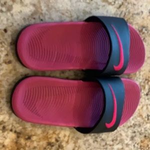 pink and black nike slides women’s 8